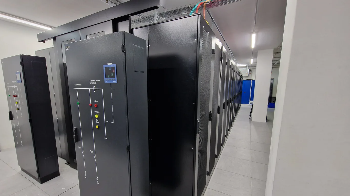 Kopfverteiler der Kaltgangeinhausung - Standort FRA4 nLighten