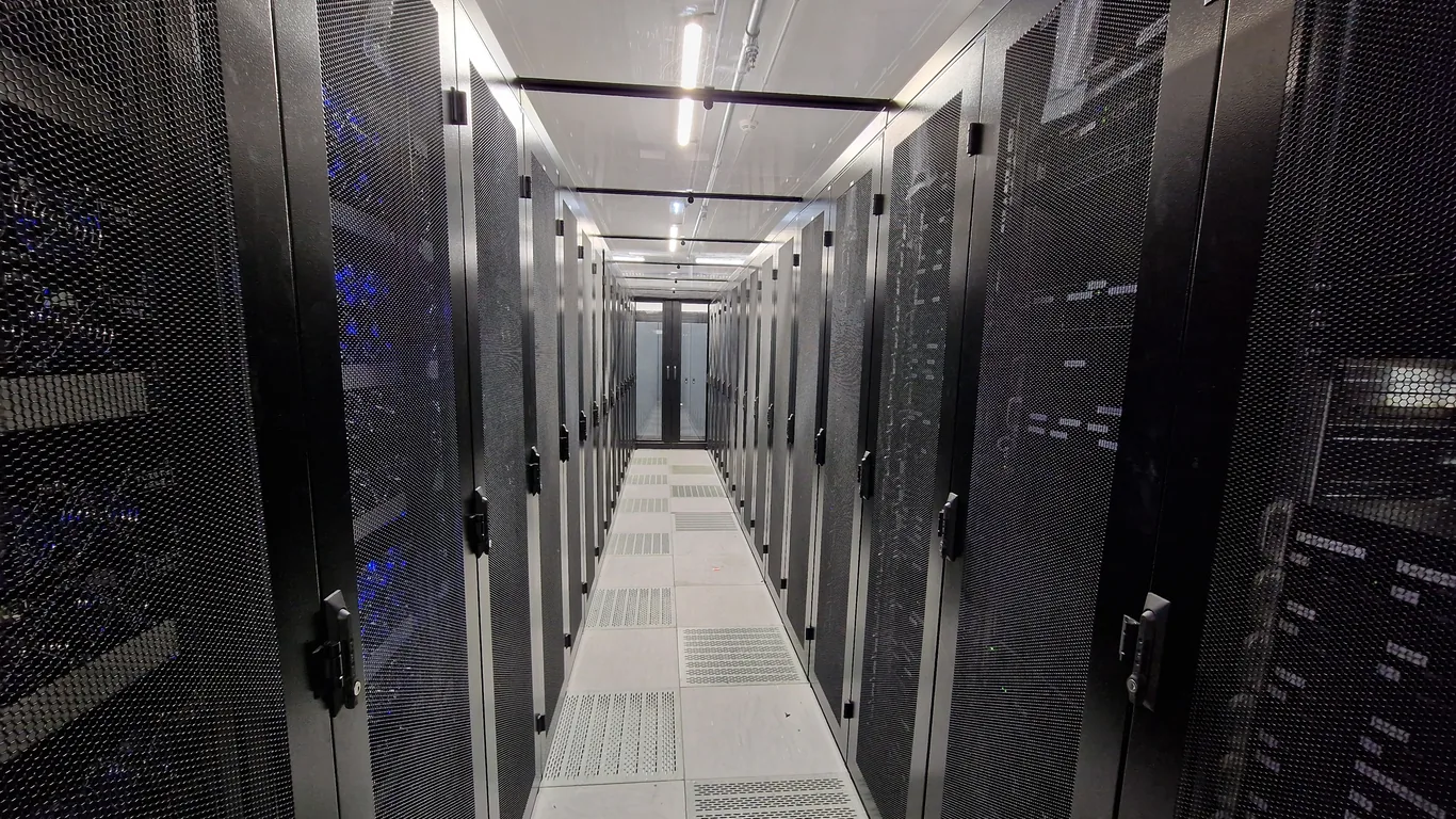 Kaltgangeinhausung für Housing Server - Standort FRA4 nLighten