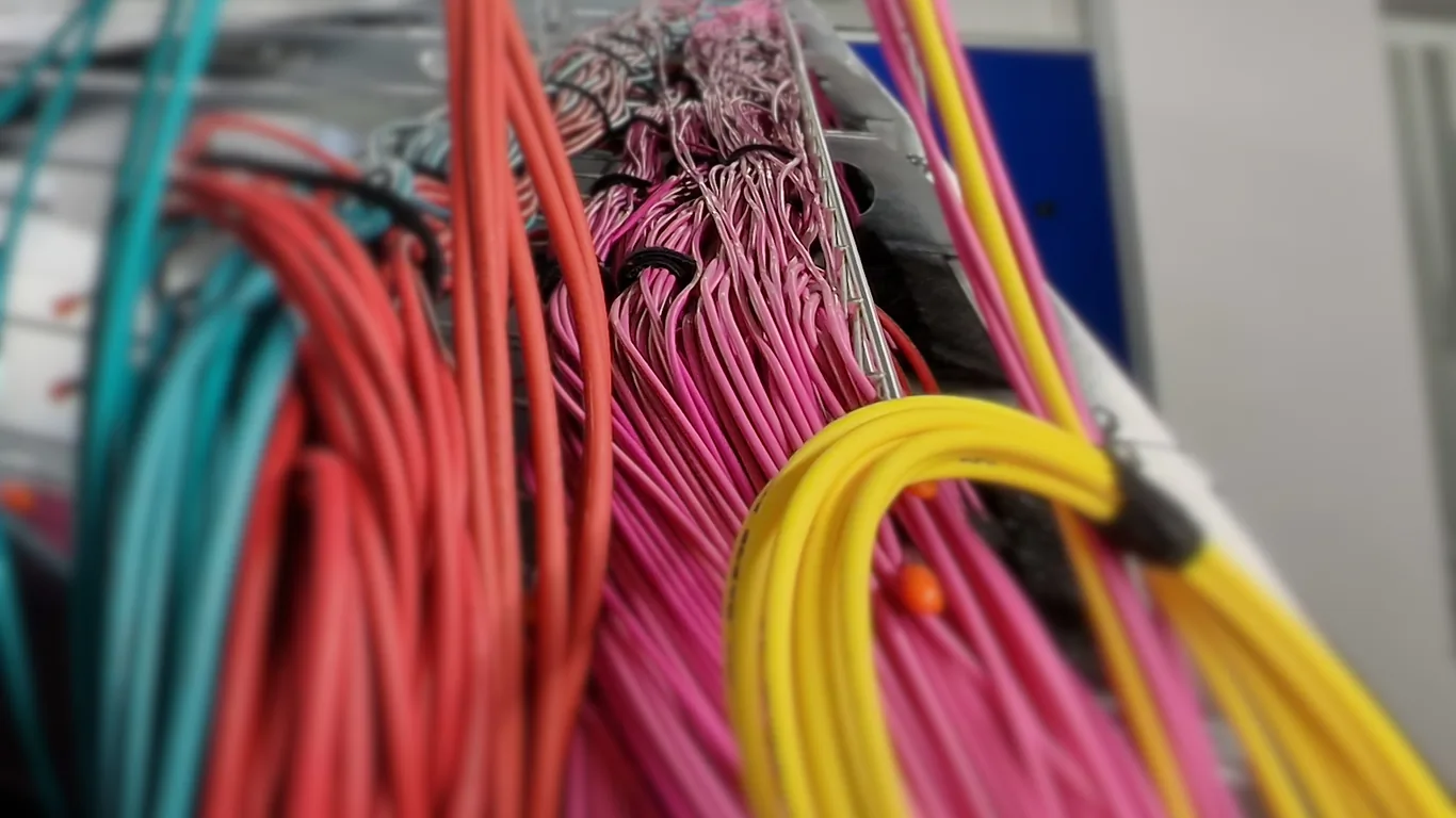 Glasfaserbündel zu den einzelnen Racks - Standort FRA4 nLighten